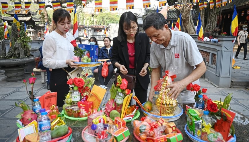 Đi lễ đúng trình tự để tránh những sai sót trong quá trình dâng hương