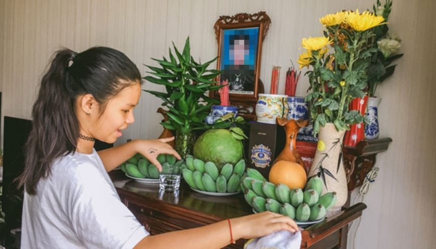 Dọn dẹp bàn thờ cúng
