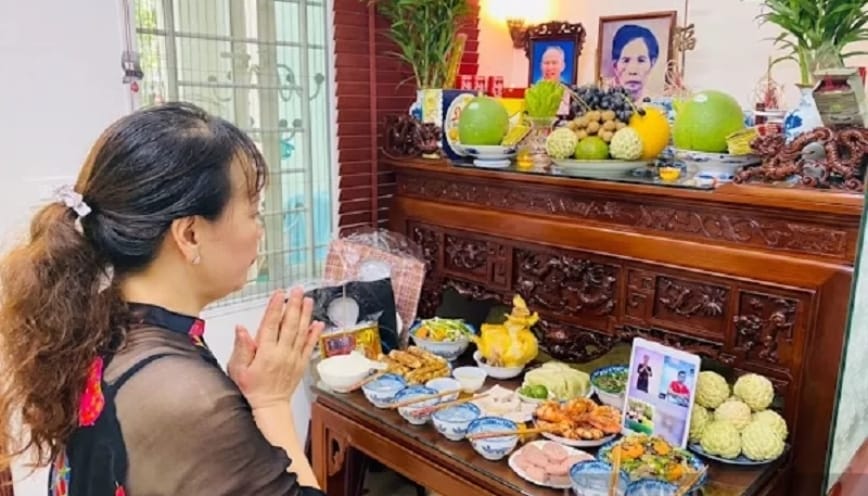 Văn khấn thắp hương ban thờ Gia Tiên hàng ngày