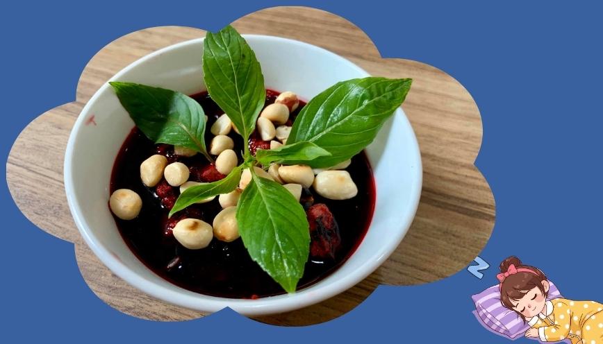 Bị người khác ép phải ăn tiết canh trong mơ