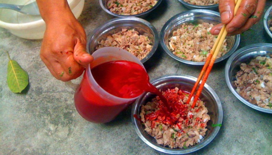 Những thắc mắc khi mơ thấy ăn tiết canh
