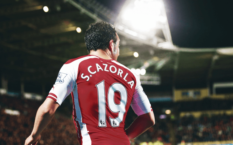 Santi Cazorla và đẳng cấp xử lý bóng mượt mà bằng cả hai chân.