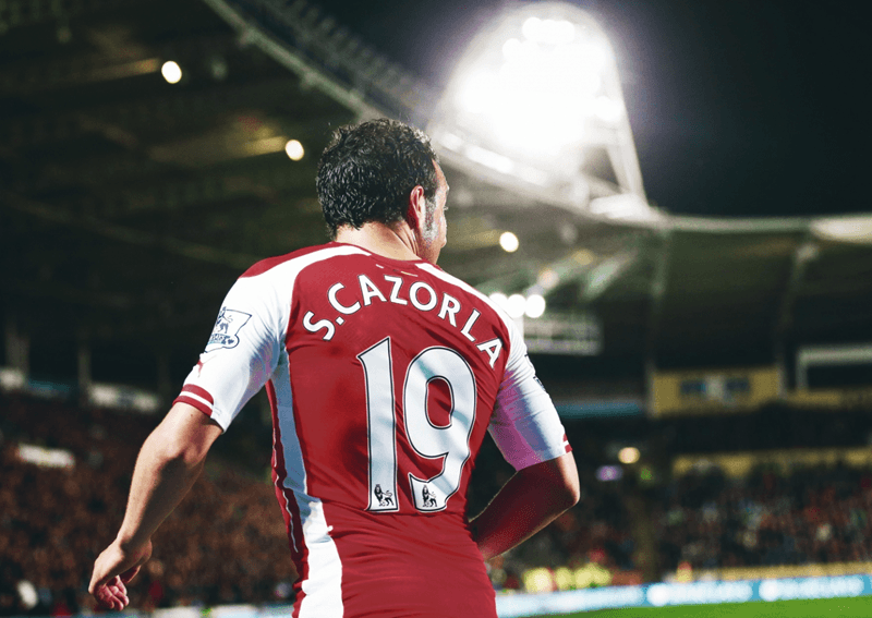 Santi Cazorla và đẳng cấp xử lý bóng mượt mà bằng cả hai chân.
