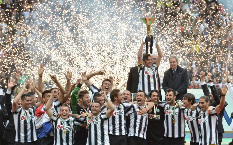 Nâng Scudetto gợi lại truyền thống chiến thắng kéo dài qua nhiều thế hệ Juventus
